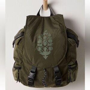 NEW Free People Movement Cool & Cozy Pack
Tags removed but never used!